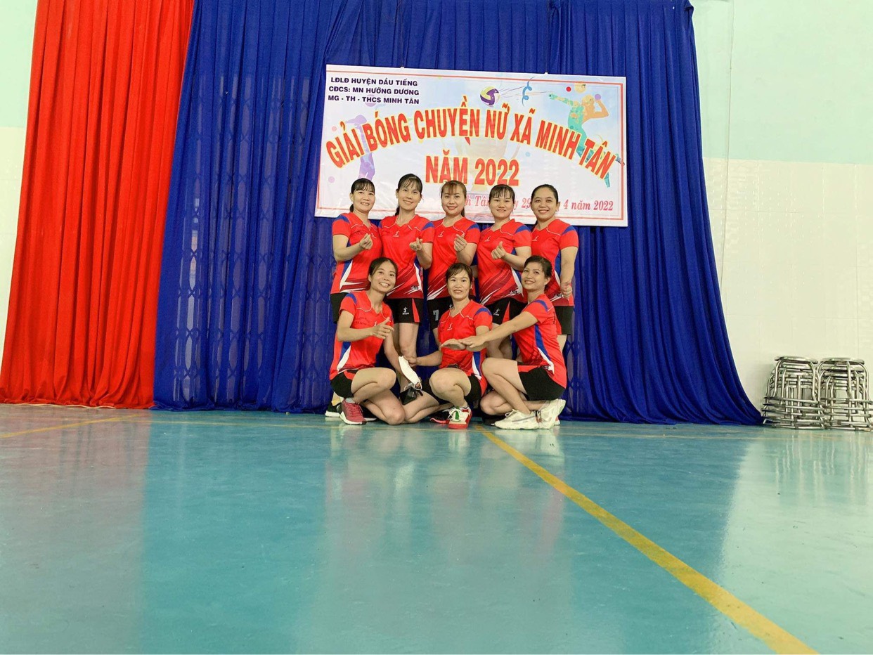 Công đoàn tổ chức "Liên quân giải bóng chuyền nữ Xã Minh Tân "